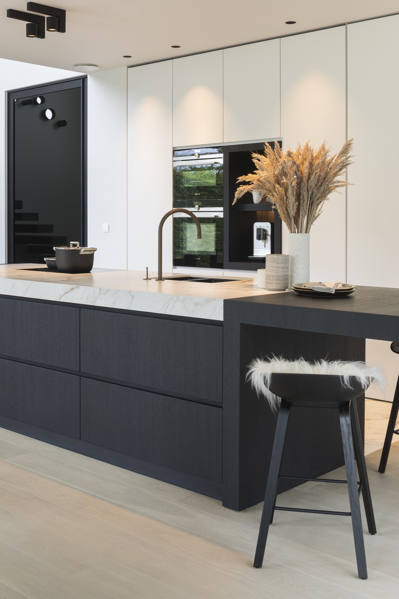 progetto di ristrutturazione casa: bagno moderno con grande vasca e pavimento in marmo, Luxe, Design, Exclusief, Modern, Maatwerk, Bijzondere, Mooie