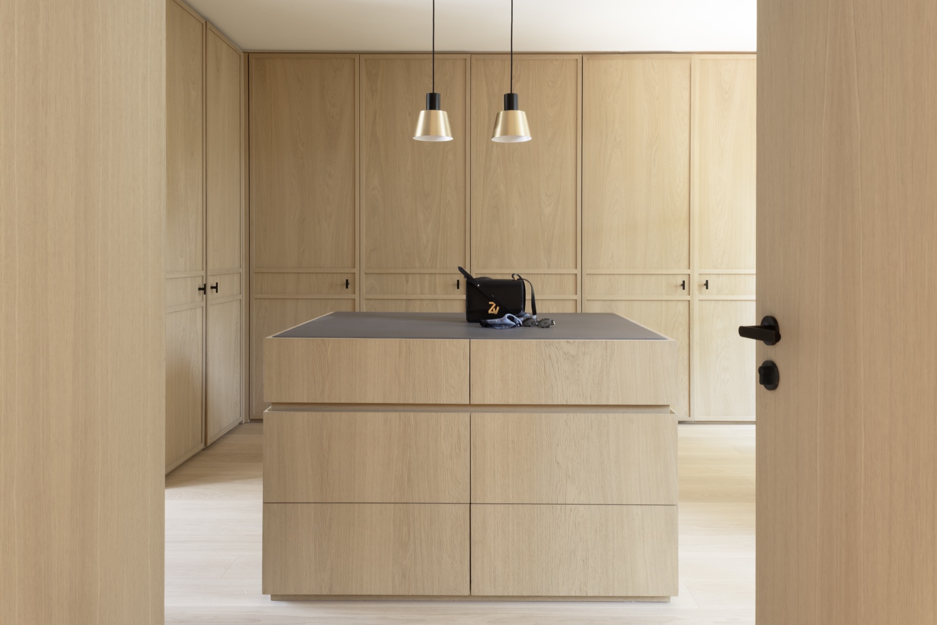 spazi luminosi: bagno di lusso con doppio lavabo, marmo e linee eleganti., Luxury, Design, Exclusive, Modern, Custom Made, Special, Beautiful