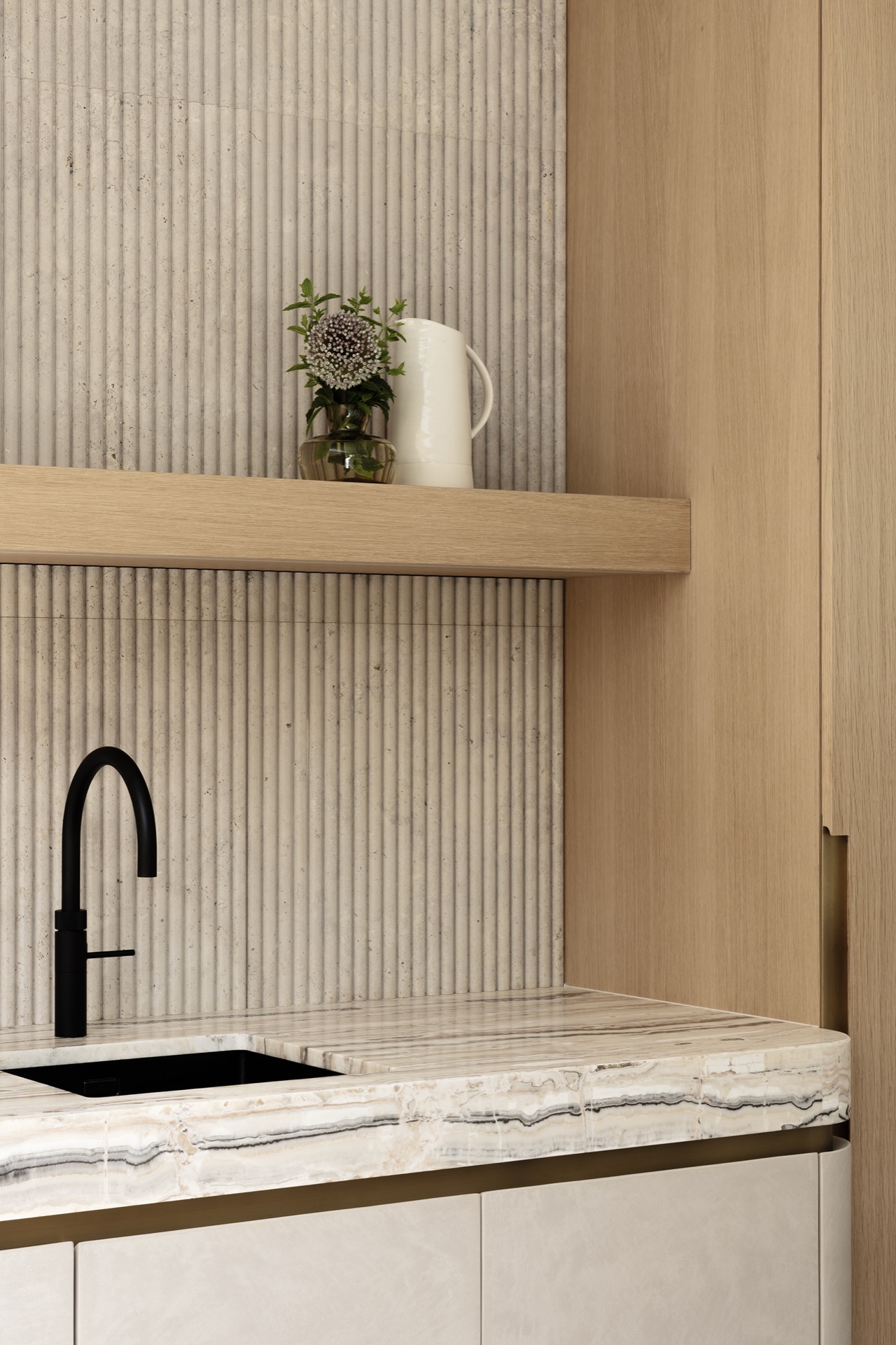 esempio progetto ristrutturazione casa: dettaglio di piani cucina con marmo e cassetti di legno, Luxury, Design, Exclusive, Modern, Custom Made, Special, Beautiful