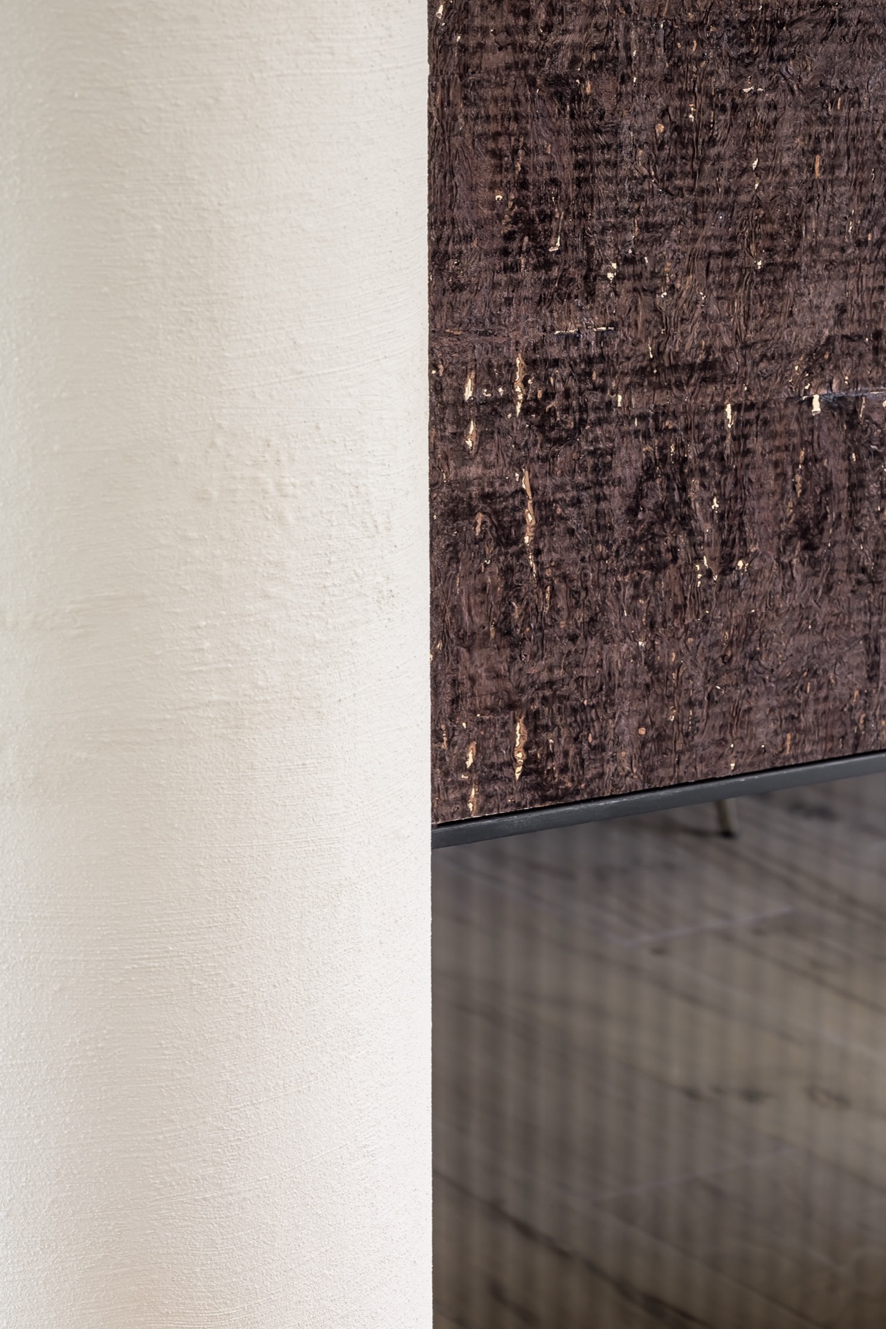 casa moderna minimalista: lampada da soffitto artistica a forma di arco nel corridoio con soffitto alto, Luxury, Design, Exclusive, Modern, Custom Made, Special, Beautiful