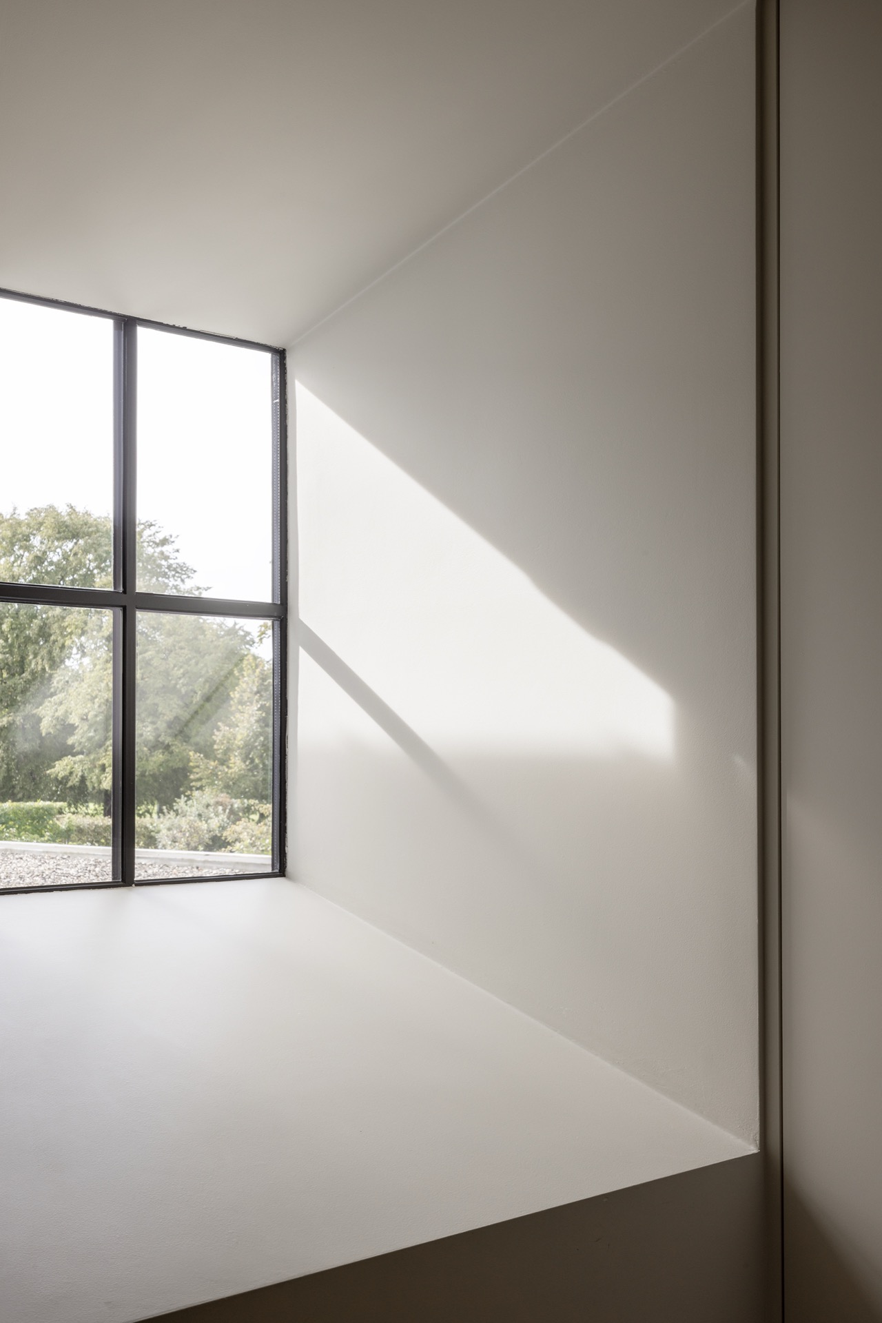 esempio progetto ristrutturazione casa: corridoio moderno con dettagli neri e scala in legno, Luxury, Design, Exclusive, Modern, Custom Made, Special, Beautiful