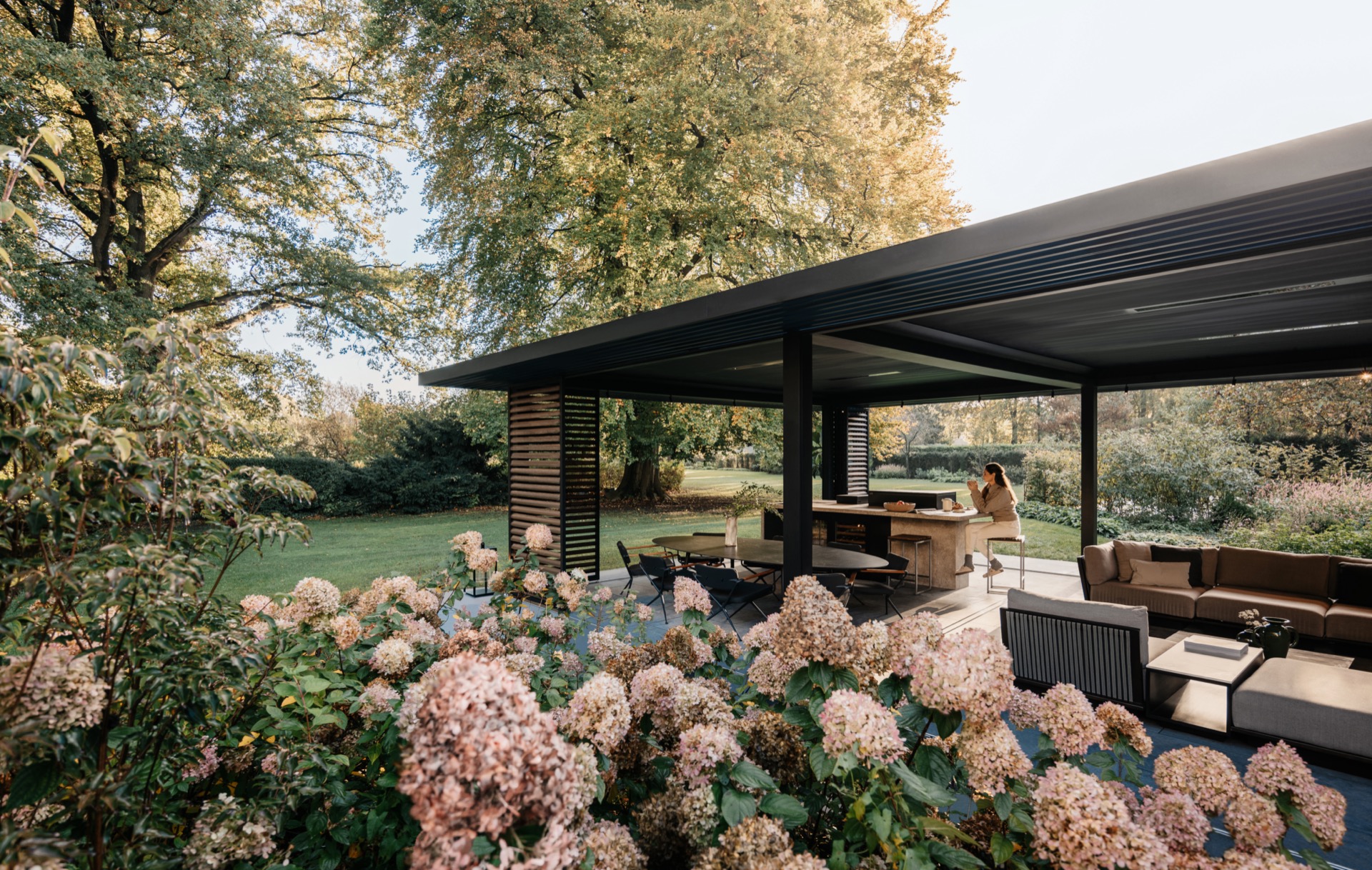 rivestimento in legno per pareti: pergolato moderno con listelli in legno ed estensione giardino, Luxury, Design, Exclusive, Modern, Custom Made, Special, Beautiful