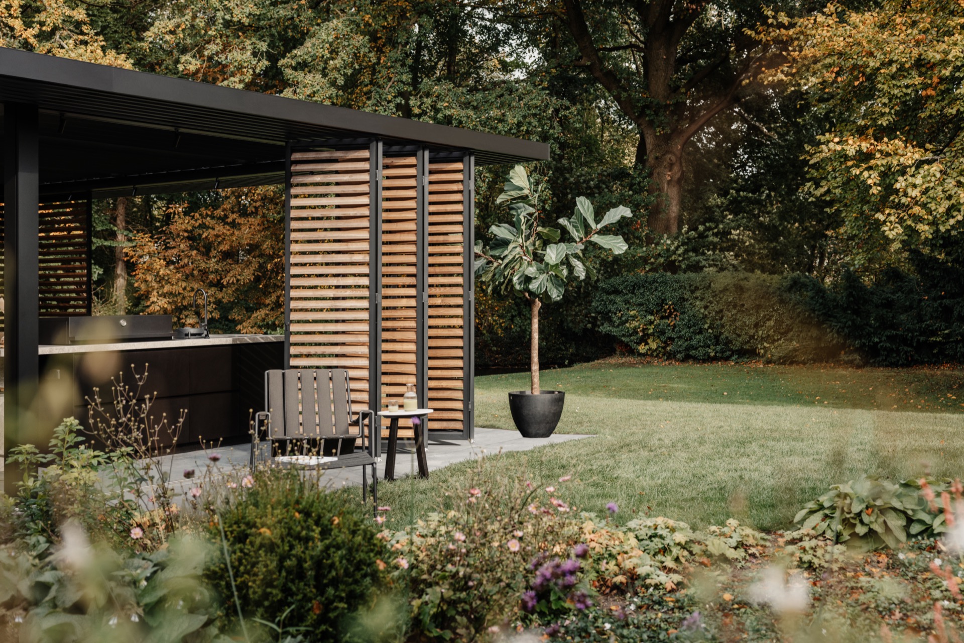 rivestimento in legno per pareti: giardino moderno con edificio e materiali naturali, Luxury, Design, Exclusive, Modern, Custom Made, Special, Beautiful
