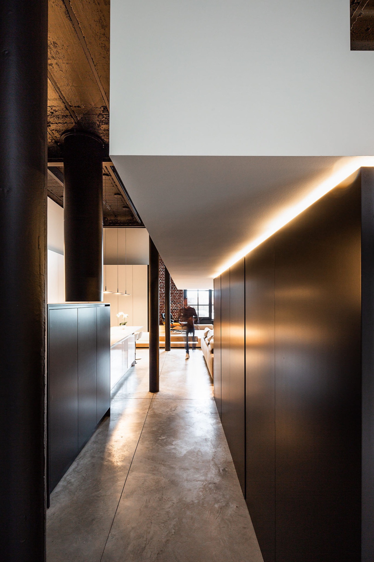 interno industriale: soggiorno con soffitto industriale e grandi finestre, Luxury, Design, Exclusive, Modern, Custom Made, Special, Beautiful