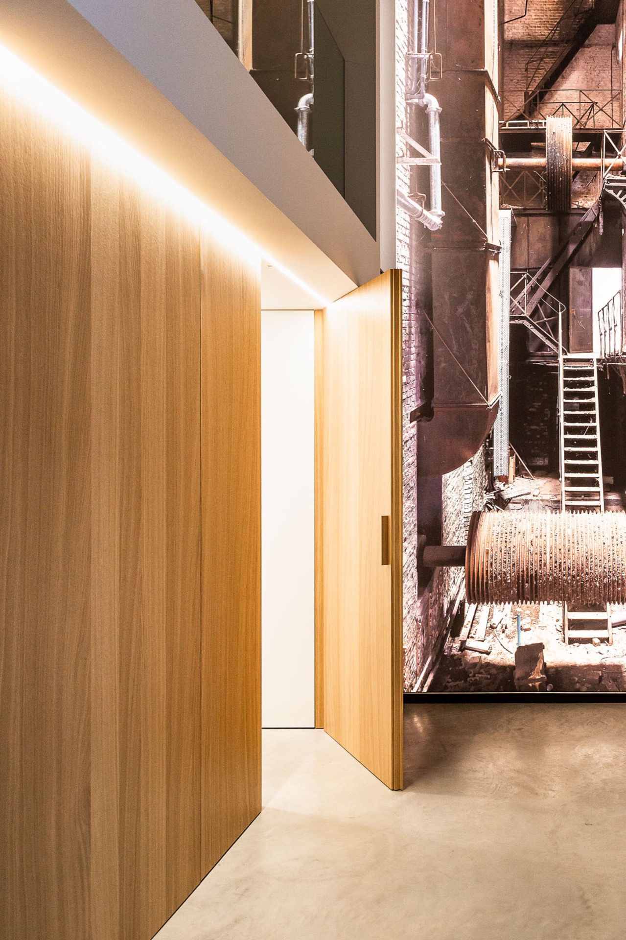 interno industriale: stanza con pavimento in cemento e soffitto industriale, Luxury, Design, Exclusive, Modern, Custom Made, Special, Beautiful
