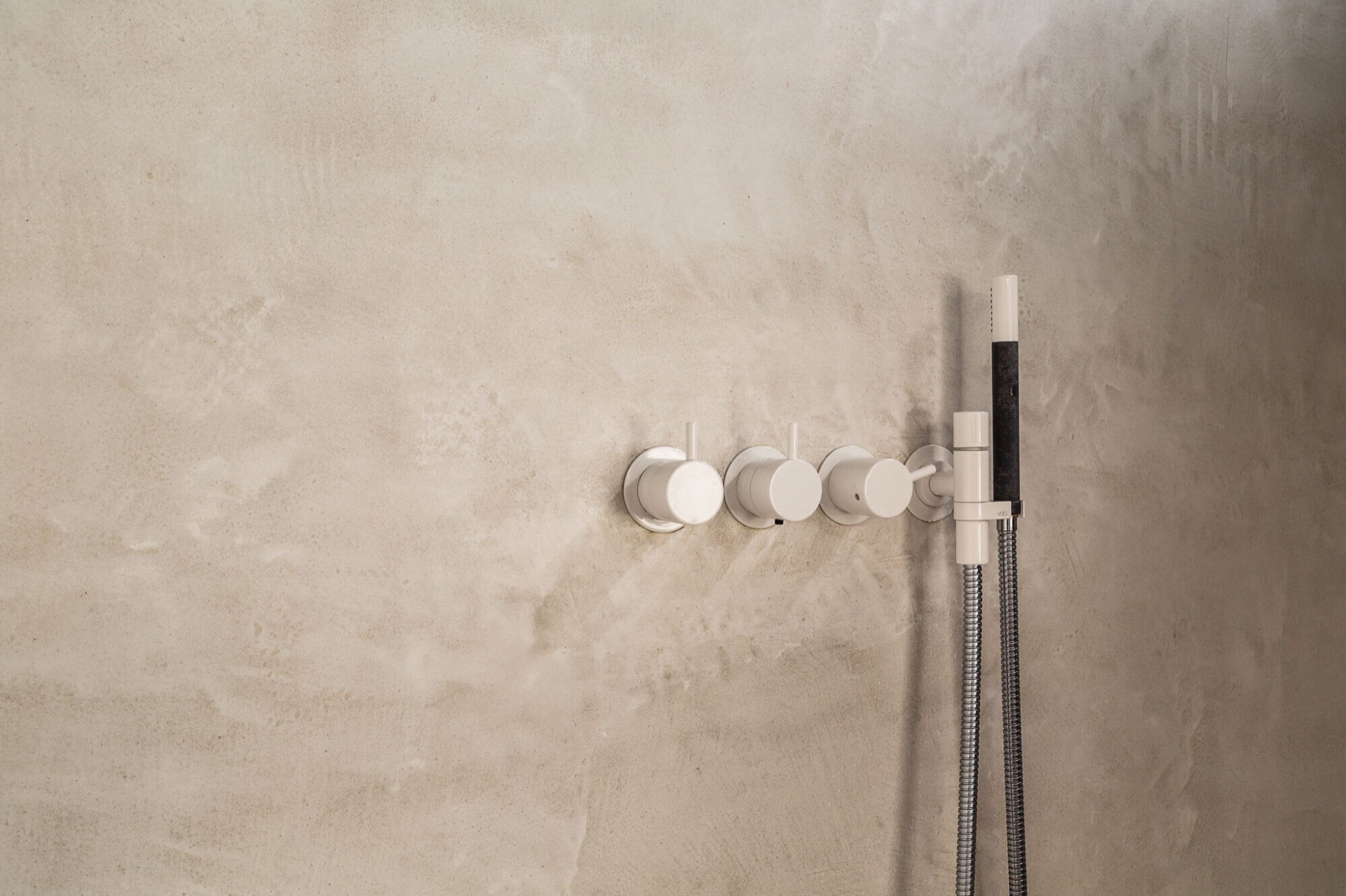 interno industriale: stanza con pavimento in cemento e soffitto industriale, Luxury, Design, Exclusive, Modern, Custom Made, Special, Beautiful
