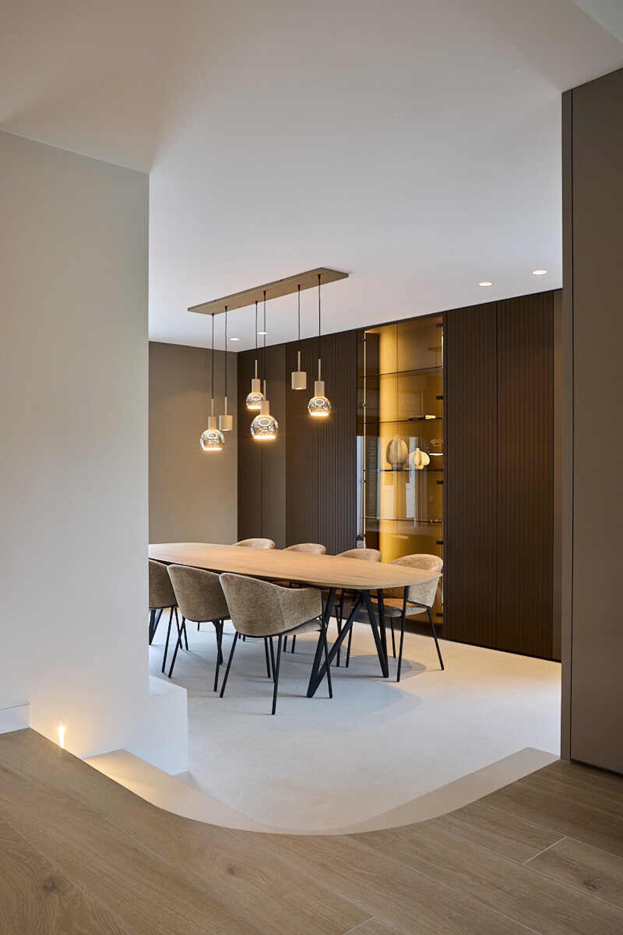 isola cucina: sala da pranzo di lusso con tavolo in legno e illuminazione di design, Luxury, Design, Exclusive, Modern, Custom Made, Special, Beautiful