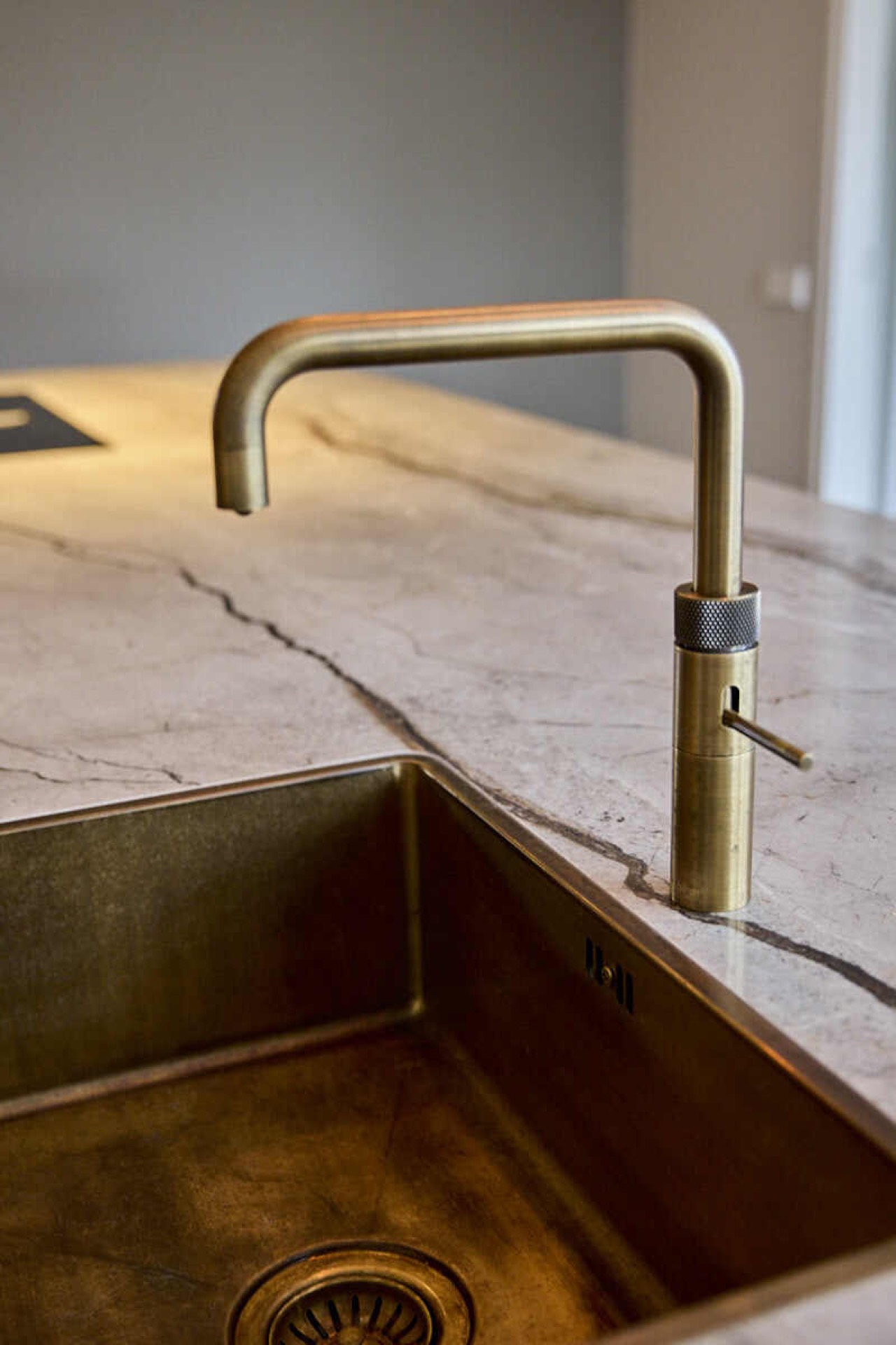 isola cucina: toilette moderno con dettagli di lusso e area lavabo separata, Luxury, Design, Exclusive, Modern, Custom Made, Special, Beautiful