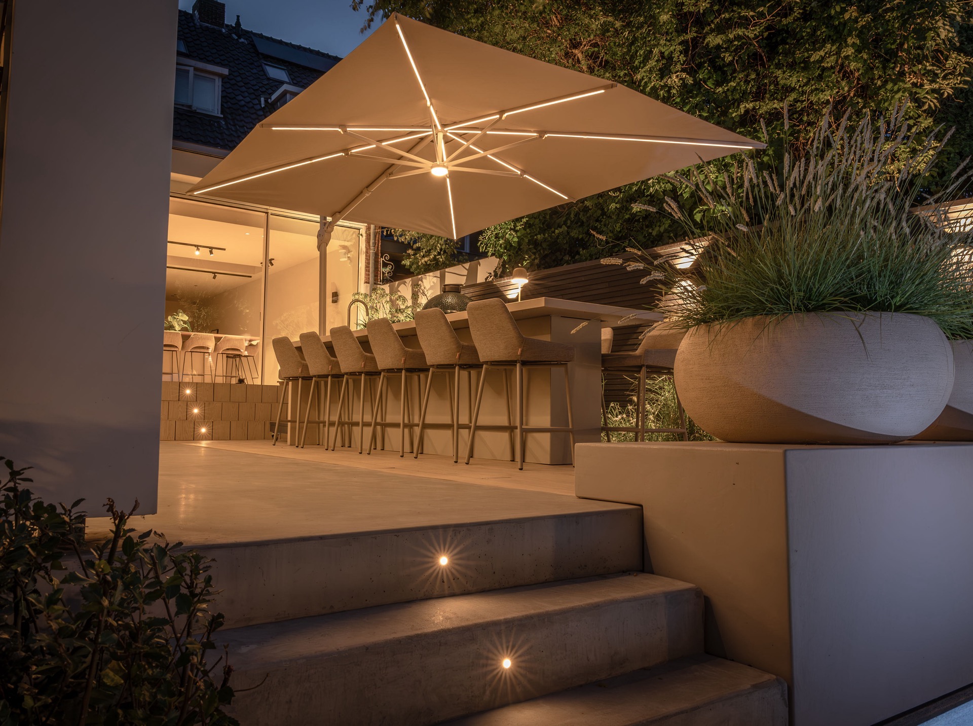esempio progetto ristrutturazione casa: giardino con schermo di privacy e illuminazione sera, Luxury, Design, Exclusive, Modern, Custom Made, Special, Beautiful