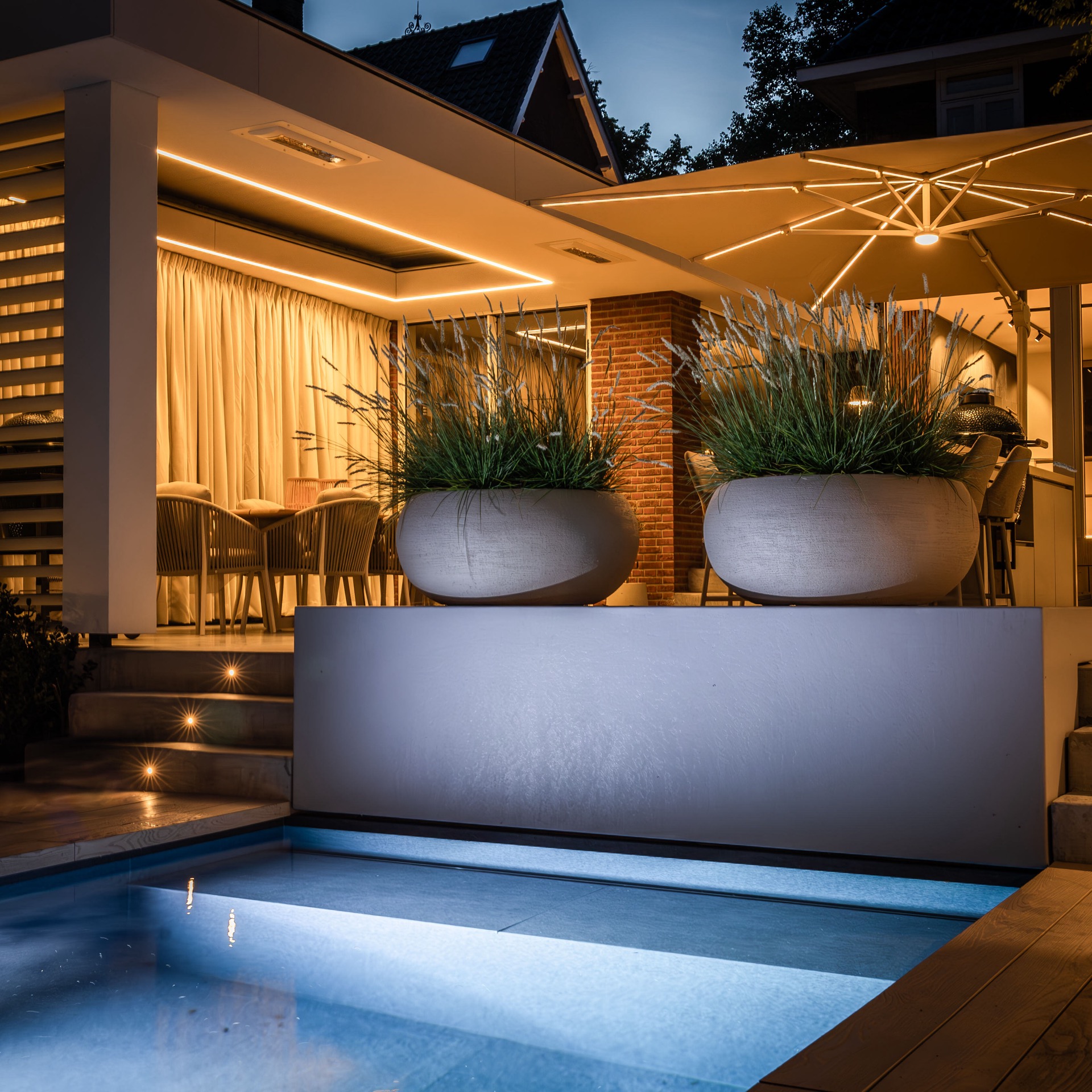 esempio progetto ristrutturazione casa: giardino con piante e area relax illuminata sera, Luxury, Design, Exclusive, Modern, Custom Made, Special, Beautiful