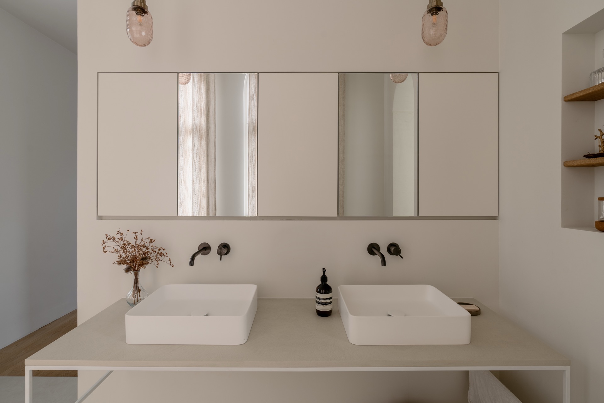 bagno moderno: stanza doccia con rubinetto in rame e design minimalista, Luxury, Design, Exclusive, Modern, Custom Made, Special, Beautiful