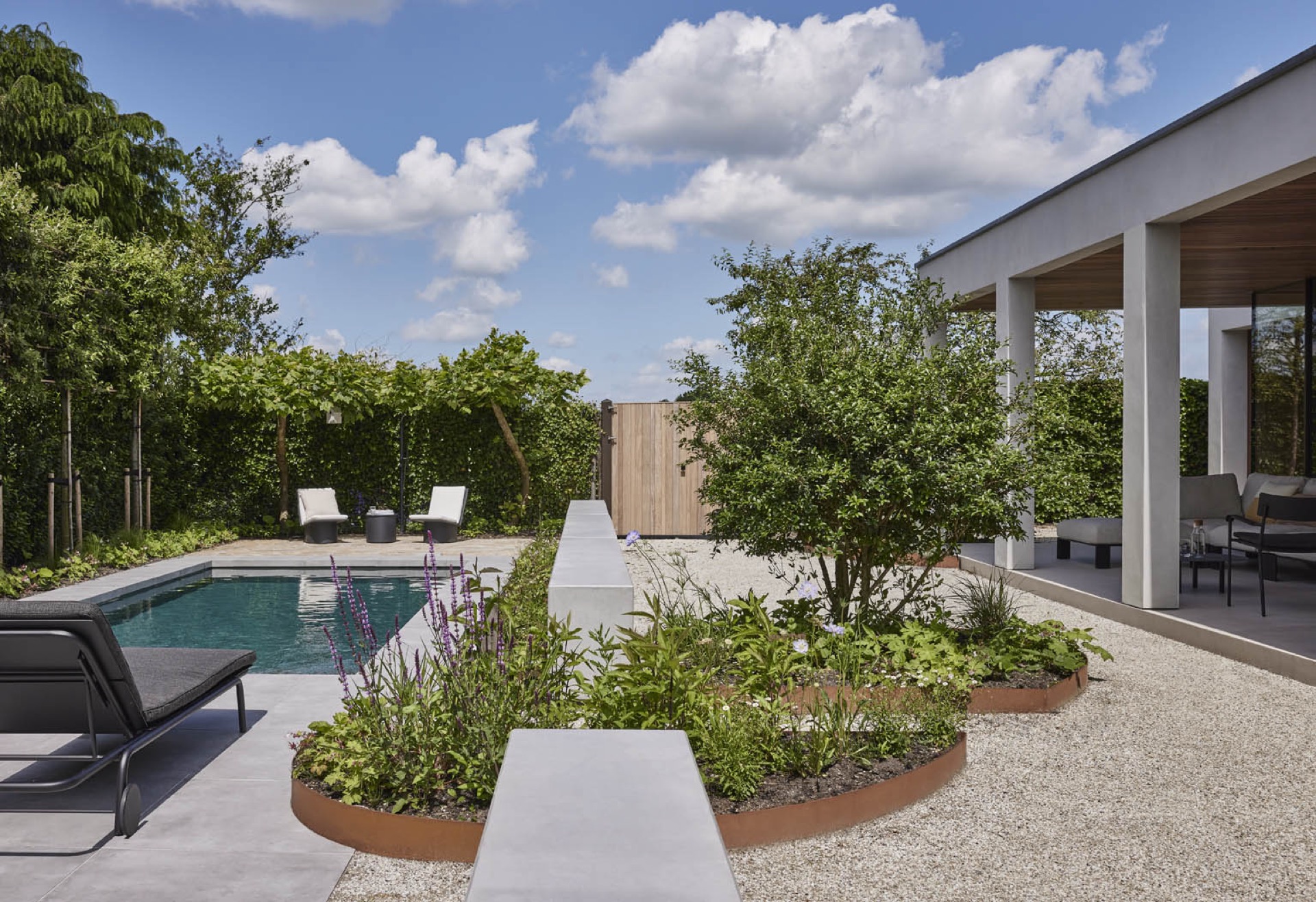 rivestimento in legno per pareti: giardino moderno con terrazza e piscina, Luxe, Design, Exclusief, Modern, Maatwerk, Bijzondere, Mooie