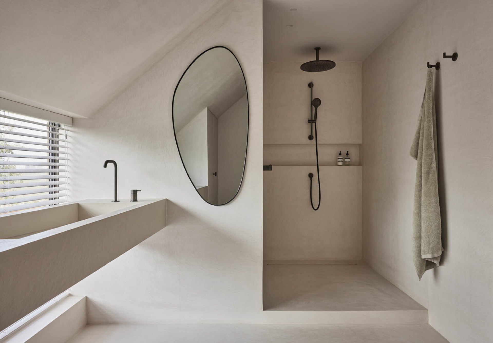 rivestimento in legno per pareti: bagno con vasca indipendente e dettagli in marmo, Luxe, Design, Exclusief, Modern, Maatwerk, Bijzondere, Mooie