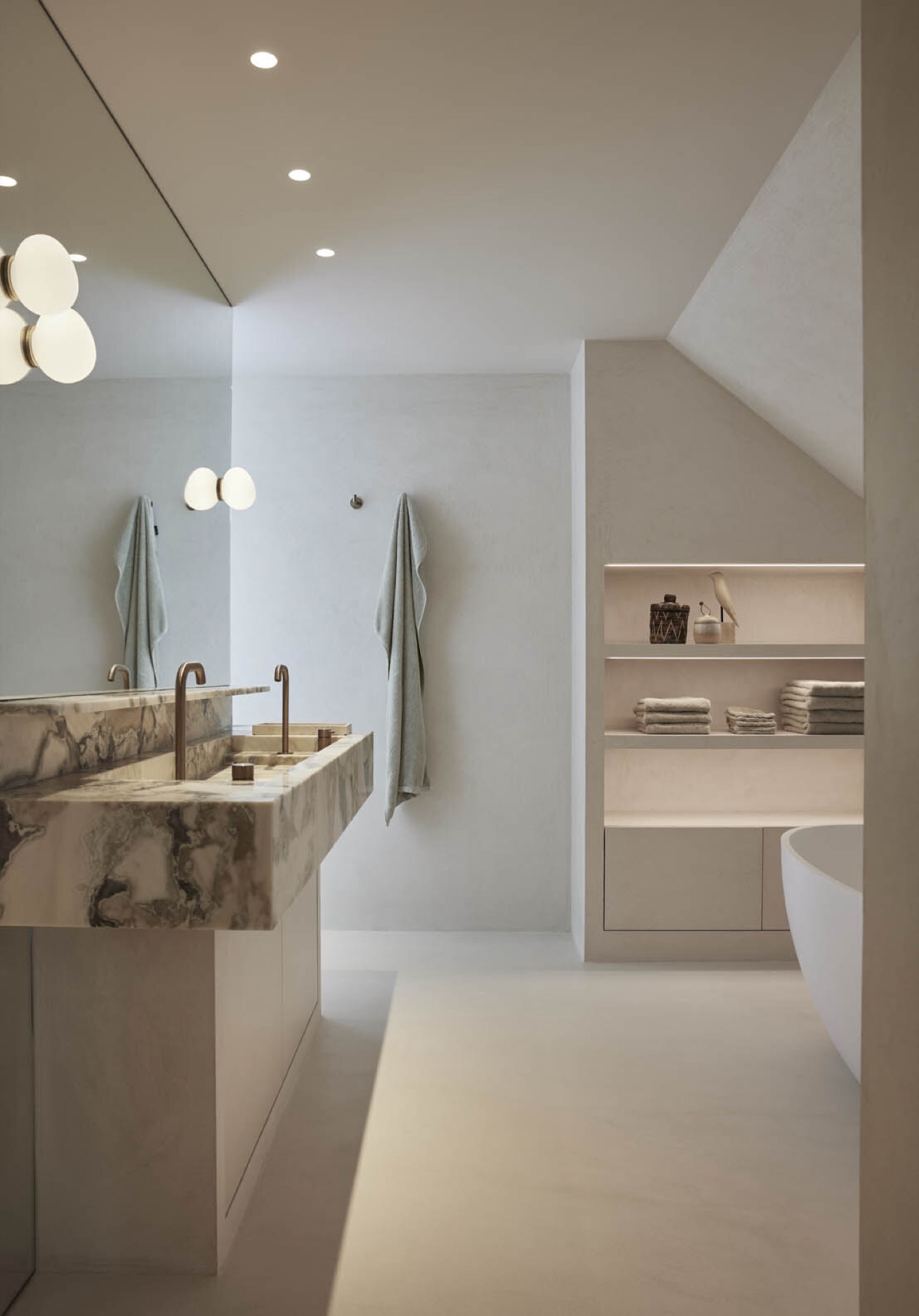 rivestimento in legno per pareti: bagno di lusso con lavabo in marmo e doccia a livello pavimento in interno moderno, Luxe, Design, Exclusief, Modern, Maatwerk, Bijzondere, Mooie