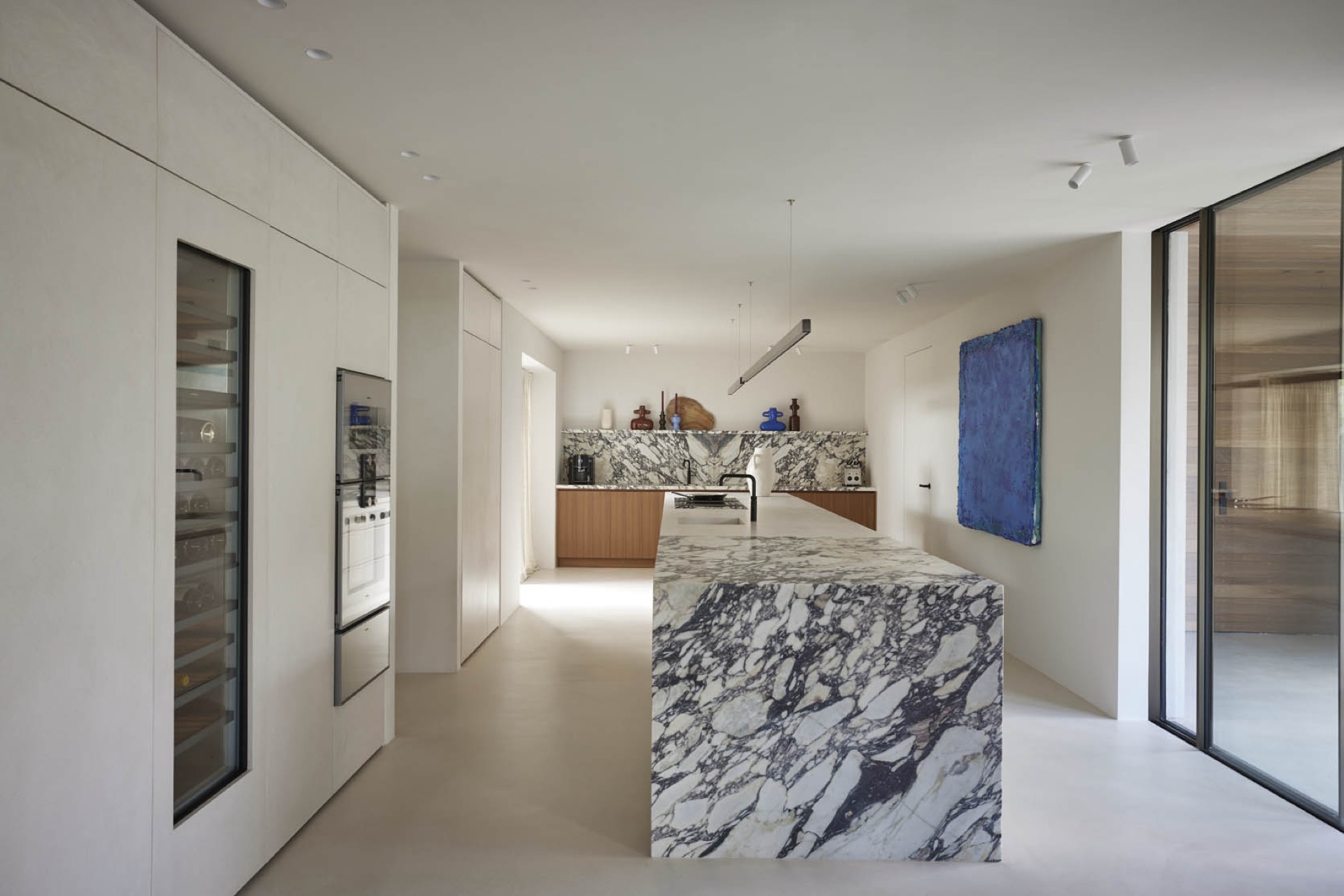 rivestimento in legno per pareti: cucina moderna con isola in marmo e armadi in legno, Luxe, Design, Exclusief, Modern, Maatwerk, Bijzondere, Mooie