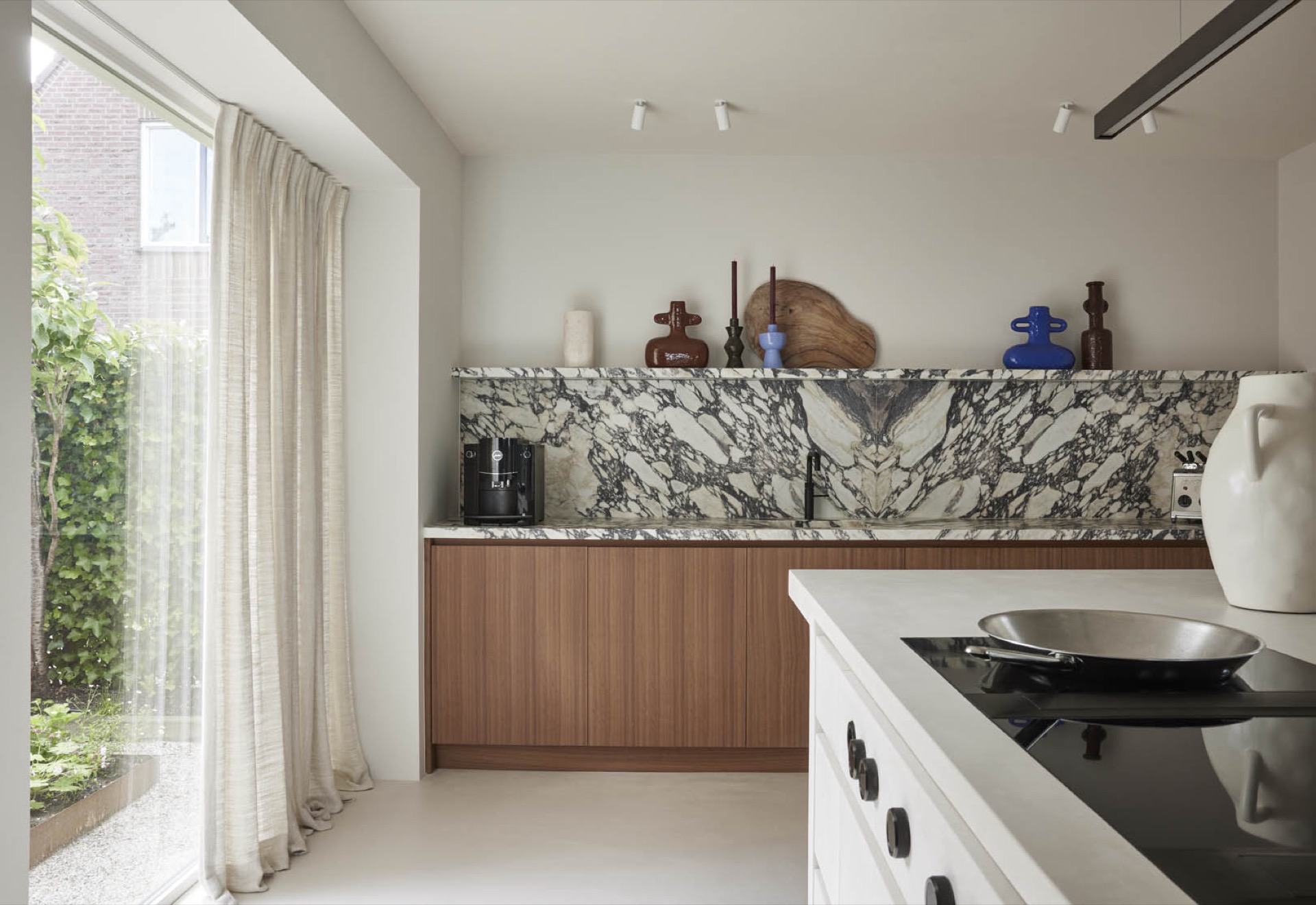 rivestimento in legno per pareti: cucina con piana in marmo e dettagli in legno, Luxe, Design, Exclusief, Modern, Maatwerk, Bijzondere, Mooie