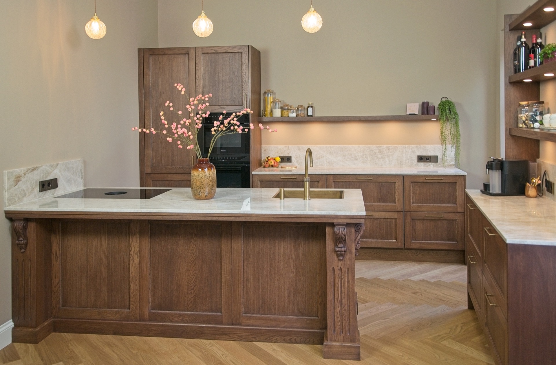 Cucina classica in rovere scuro, piano in marmo e rubinetto in ottone, Luxury, Design, Exclusive, Modern, Custom Made, Special, Beautiful
