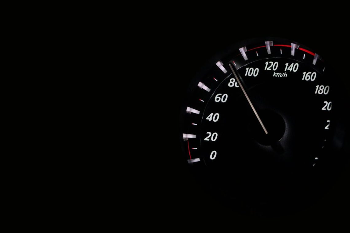 De invloed van autowaarde en leeftijd op het vergelijken van autoverzekeringen