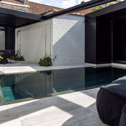 Strakke patiotuin met wellness in hartje Brugge