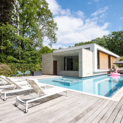 Zwembad met ingebouwde whirlpool