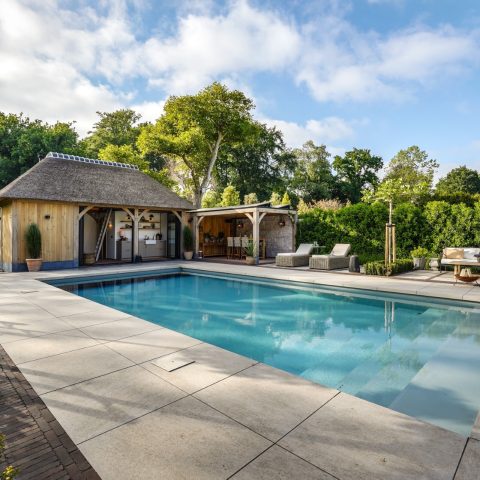 Sfeervol eiken poolhouse Wassenaar
