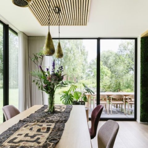Een moderne villa, mèt praktijkruimte