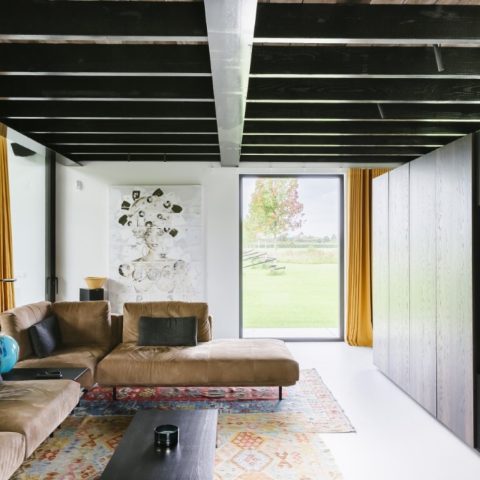 Een luxe schuurwoning die blendt met de natuur