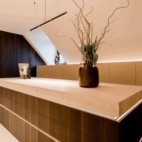 Master bedroom met hotel allure
