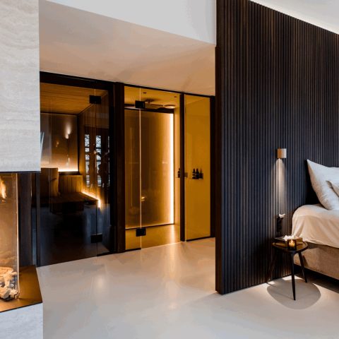 Master bedroom met hotel allure