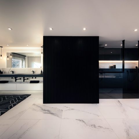 Spectaculaire zwart-wit badkamer