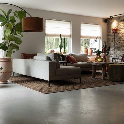 Gevlinderde woonbetonvloer en betonnen terras in vrijstaande woning Eerbeek