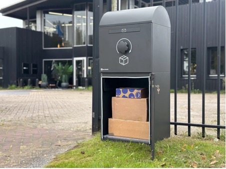 Een pakket ontvangen als je niet thuis bent? Zo werkt een pakketbrievenbus