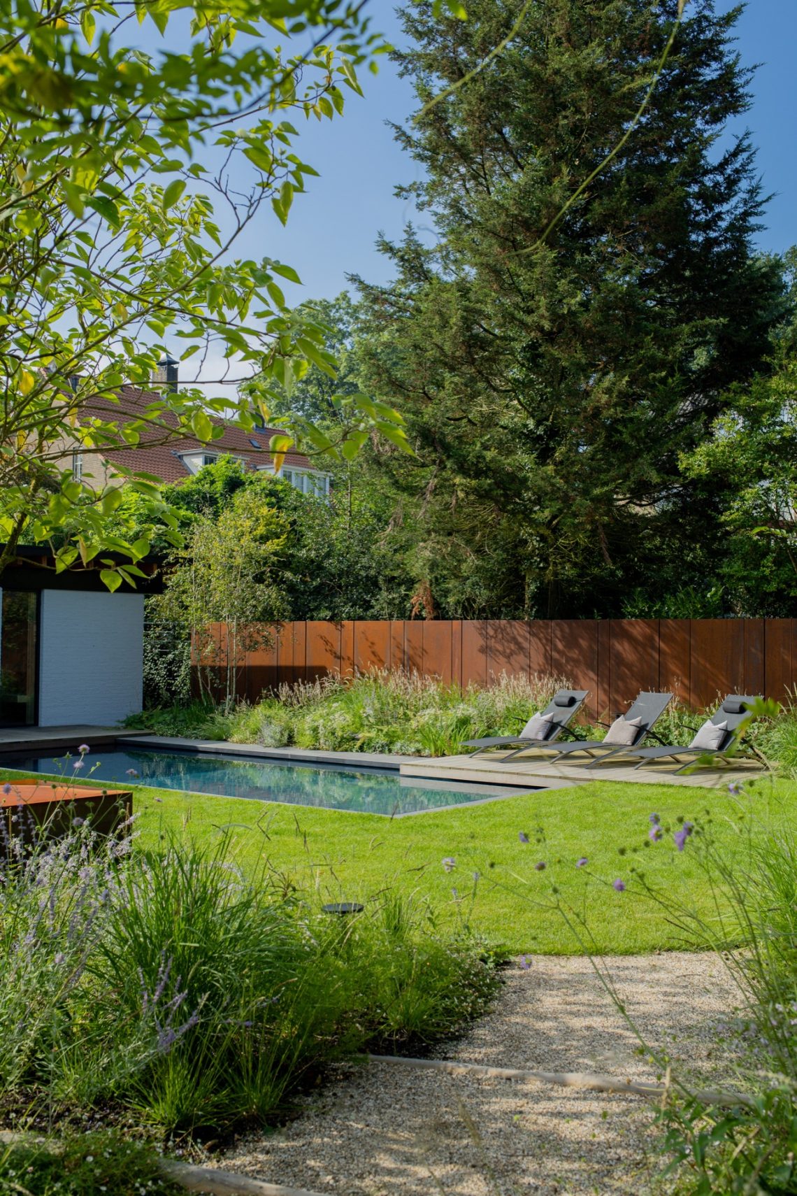 Wellness in eigen tuin: zwemmen, ontspannen en genieten in eigen groen