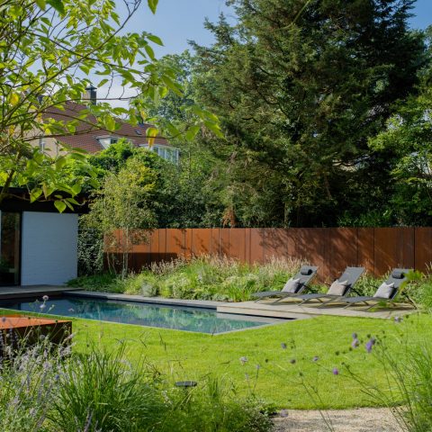 Wellness in eigen tuin: zwemmen, ontspannen en genieten in eigen groen