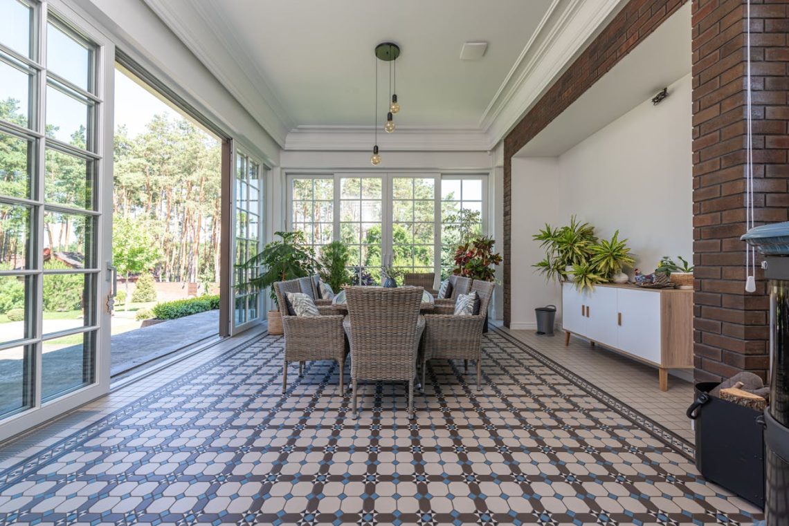 De perfecte veranda of serre bij je villa: zo creëer je een lichte leefruimte het hele jaar door
