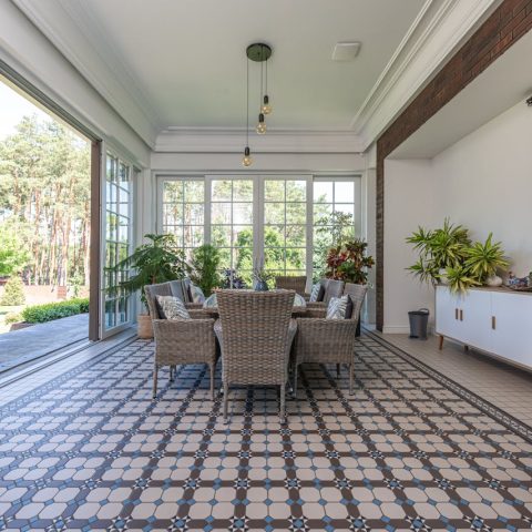 De perfecte veranda of serre bij je villa: zo creëer je een lichte leefruimte het hele jaar door