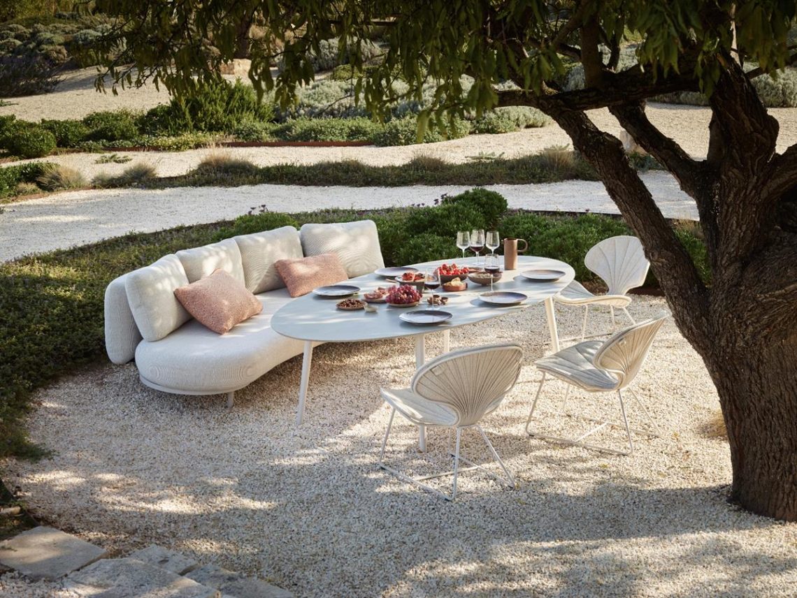 Revolutie in buitenmeubelen – Furniz, de (s)low dining tafel voor warmte in elk seizoen van 2025