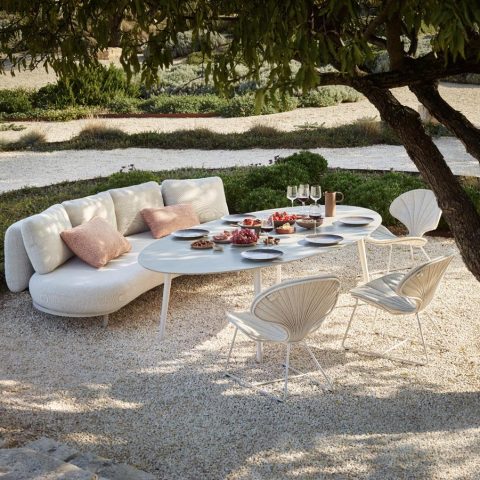 Revolutie in buitenmeubelen – Furniz, de (s)low dining tafel voor warmte in elk seizoen van 2025