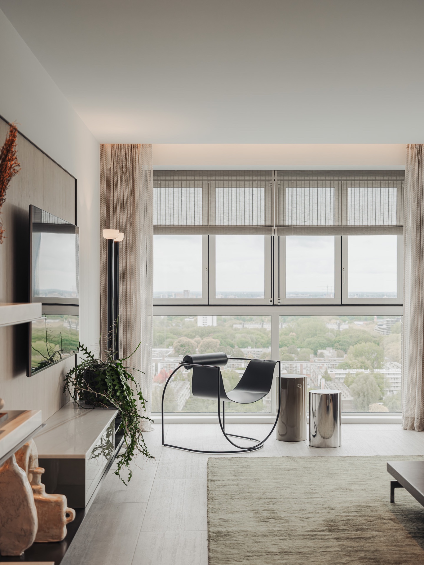 penthouse renovatie appartement: douchezône in badkamer met donkere tegels en ingelijste nis/beeldopening, Luxe, Design, Exclusief, Modern, Maatwerk, Bijzondere, Mooie