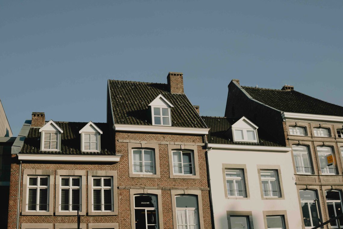 Wat zijn dakrandpanelen en waarom zijn ze zo belangrijk voor je dakafwerking?