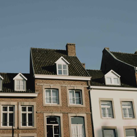 Wat zijn dakrandpanelen en waarom zijn ze zo belangrijk voor je dakafwerking?