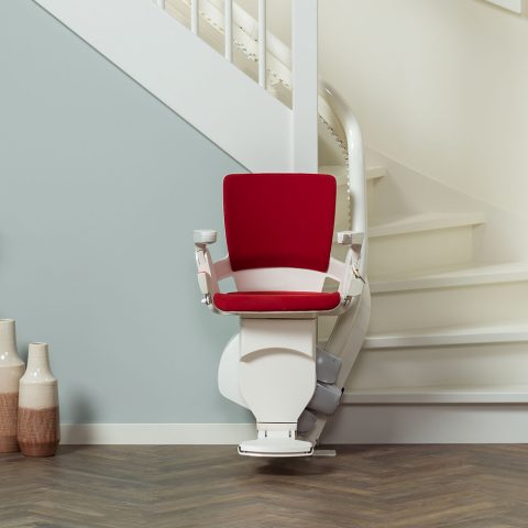 Een traplift in een doordacht interieur: zo kiest u een model dat past