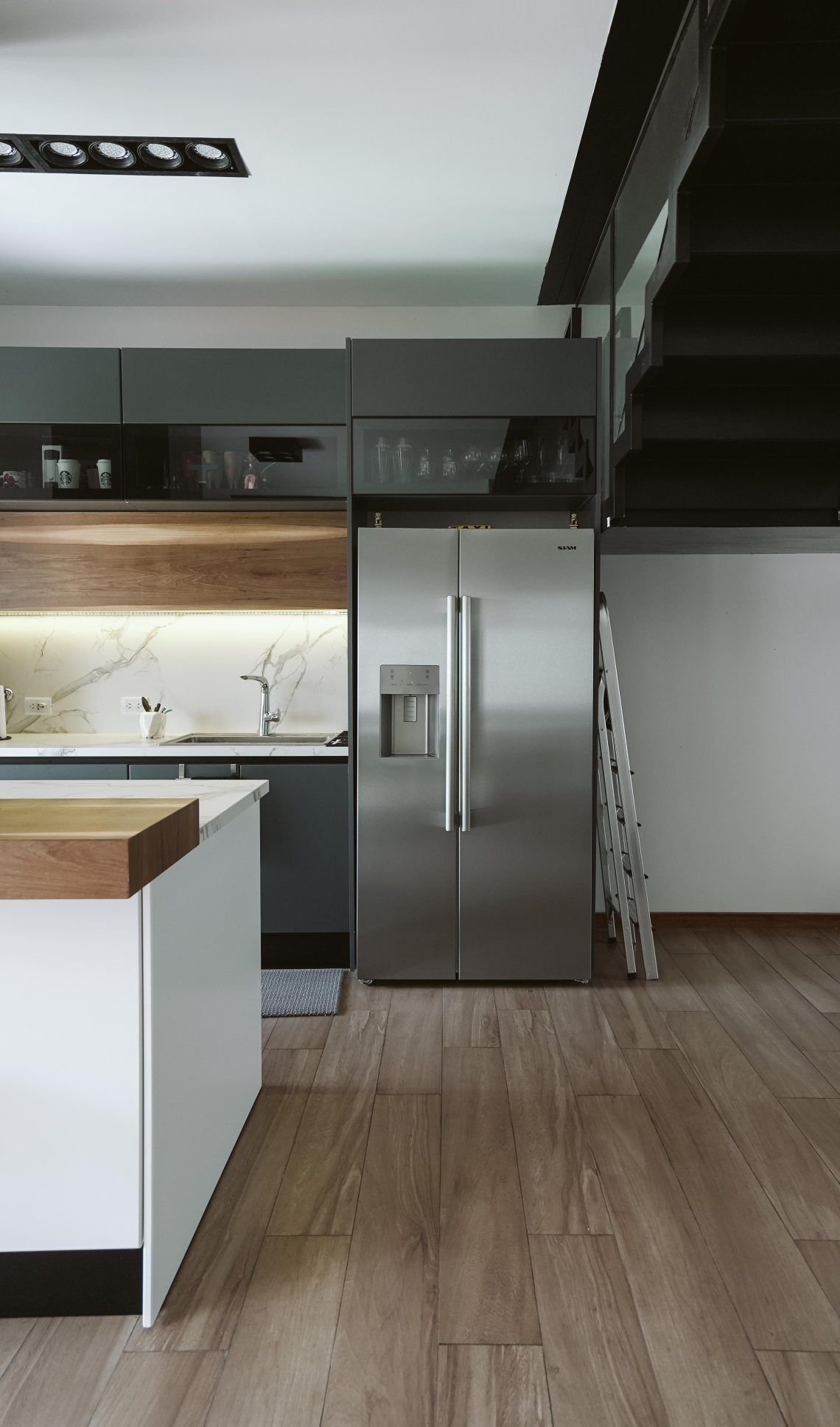 De koelkast als designkeuze: zo laat je techniek mooi opgaan in een luxe keuken