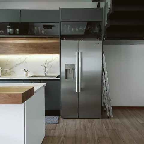De koelkast als designkeuze: zo laat je techniek mooi opgaan in een luxe keuken