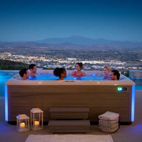Een jacuzzi stijlvol in je tuin integreren